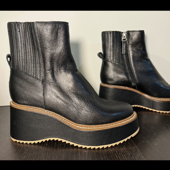 NWOB Dolce Vita Hilde Leather Wedge Boots Bootie Black Womans Size 6 - Picture 1 of 15